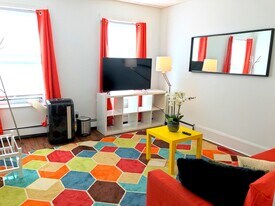 130 W 8th St, Unit 3 in Boston, MA - Building Photo