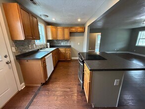 2222 N Hillcrest Ave in Springfield, MO - Building Photo - Building Photo