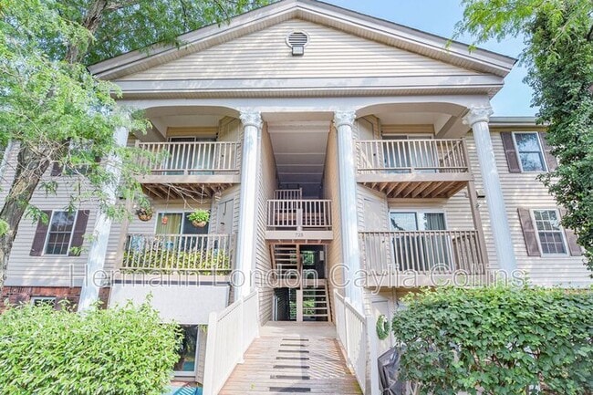 property at 725 Ridgeside Dr