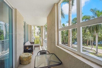 2000 N Bayshore Dr, Unit 211 in Miami, FL - Building Photo - Building Photo