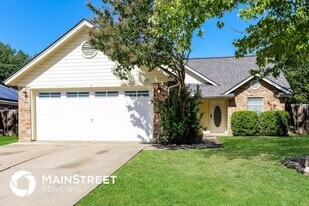 6329 N Park Dr in Watauga, TX - Building Photo