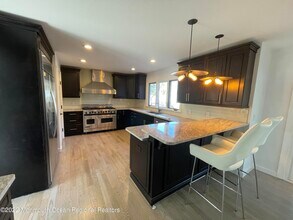 1 Karen Ct in West Long Branch, NJ - Building Photo - Building Photo