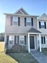 202 Lanieve Ct in Hubert, NC - Building Photo