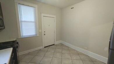 111 N Center St, Unit 2R in Joliet, IL - Building Photo - Building Photo