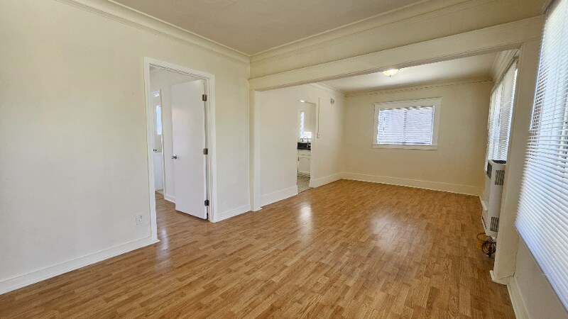 354 1/2 Douglas St in Los Angeles, CA - Building Photo