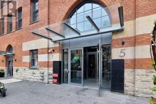 5 St Joseph St in Toronto, ON - Building Photo