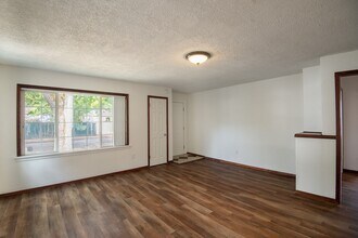 920 13th St NE in Salem, OR - Building Photo - Building Photo