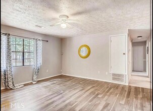 5883 Poplin Ct in Lithonia, GA - Building Photo - Building Photo