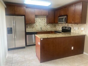 1520 Park Meadows Dr in Ft. Myers, FL - Building Photo - Building Photo