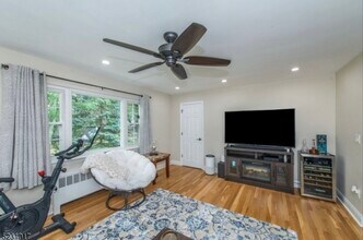 8 Wedgewood Dr in Verona, NJ - Building Photo - Building Photo