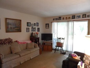 408 E McDamyn Cir in Winnebago, IL - Foto de edificio - Building Photo