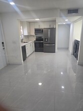 9373 Fontainebleau Blvd in Miami, FL - Building Photo - Building Photo