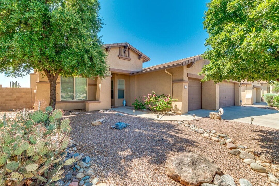 10247 E Superstition Range Rd in Gold Canyon, AZ - Building Photo