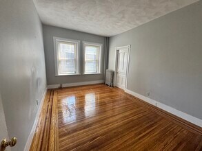 11 Park St, Unit 2 in Brookline, MA - Building Photo - Building Photo