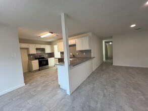 9423 Kristin Dr in Houston, TX - Building Photo - Building Photo