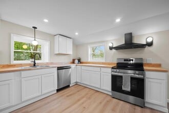 6429 Wembridge Dr in East Syracuse, NY - Building Photo - Building Photo