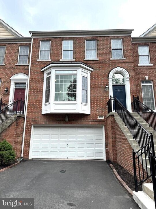 4031 Quiet Creek Dr in Fairfax, VA - Building Photo