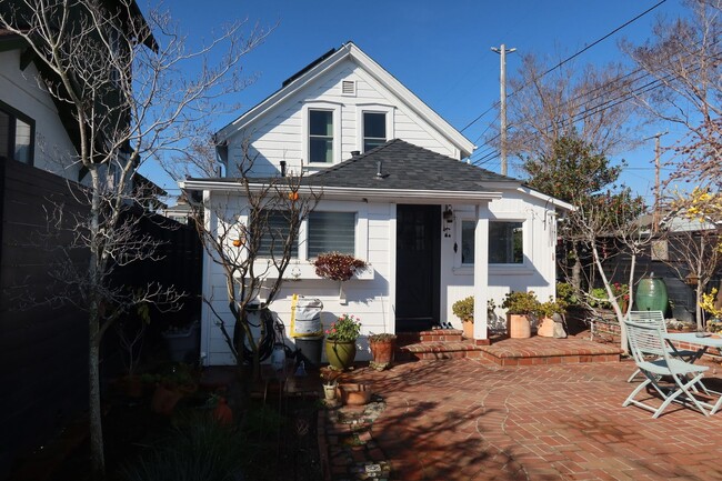 1142 Peach St in Alameda, CA - Building Photo - Building Photo