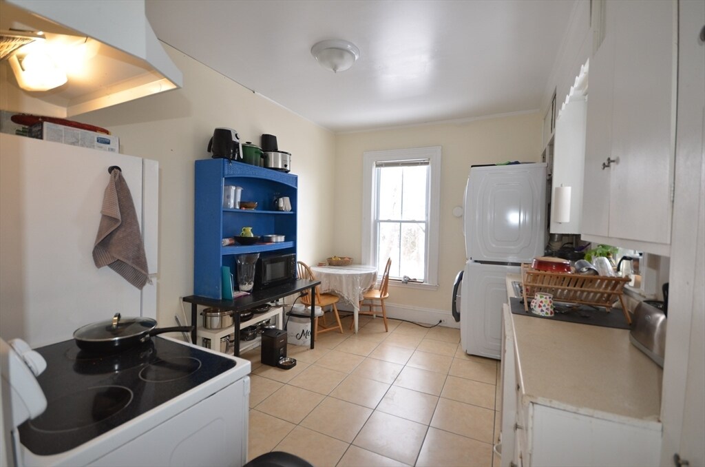 124 Academy Hill Rd, Unit 2 in Boston, MA - Building Photo