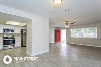 13008 Agatha Ln in Spring Hill, FL - Foto de edificio - Building Photo