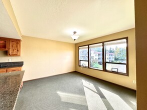 11642 100th Ave NE in Kirkland, WA - Building Photo - Building Photo