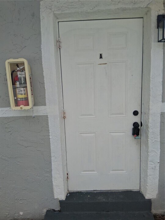 2710 NW 6th St in Pompano Beach, FL - Building Photo