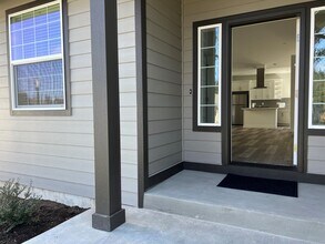 3002 Roald Ave SE in Olympia, WA - Building Photo - Building Photo