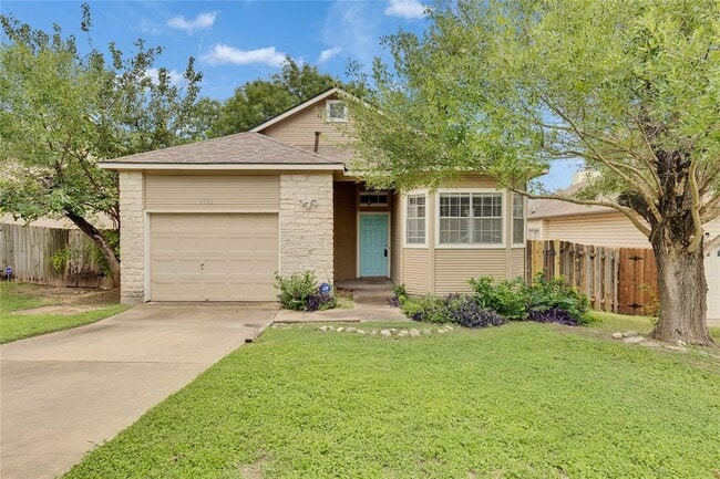 2103 Castle View Dr in Austin, TX - Building Photo - Building Photo