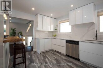 3384 Hannibal Rd in Burlington, ON - Building Photo - Building Photo