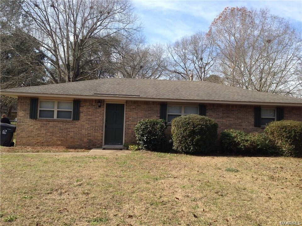169 Pine Leaf St in Wetumpka, AL - Building Photo