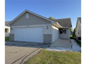 438 Lake Trail in Winsted, MN - Building Photo