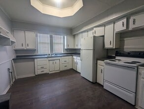 2001 W Dr Martin Luther King Jr Blvd in Texarkana, TX - Building Photo - Building Photo