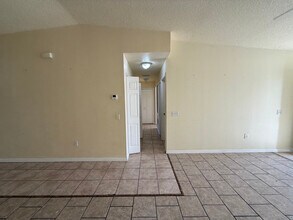 731 Squirrel Ct in Kissimmee, FL - Foto de edificio - Building Photo