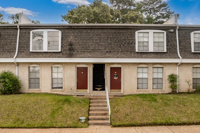 Chateau Deville in Tallahassee, FL - Building Photo - Building Photo