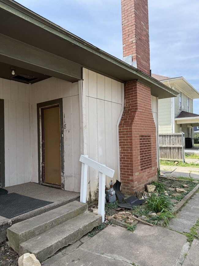 property at 118 4th Ave NW