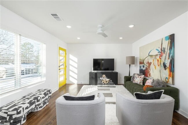 568 E Rebecca St in Fayetteville, AR - Building Photo - Building Photo