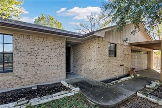 1726 Neal St in Navasota, TX - Building Photo - Building Photo