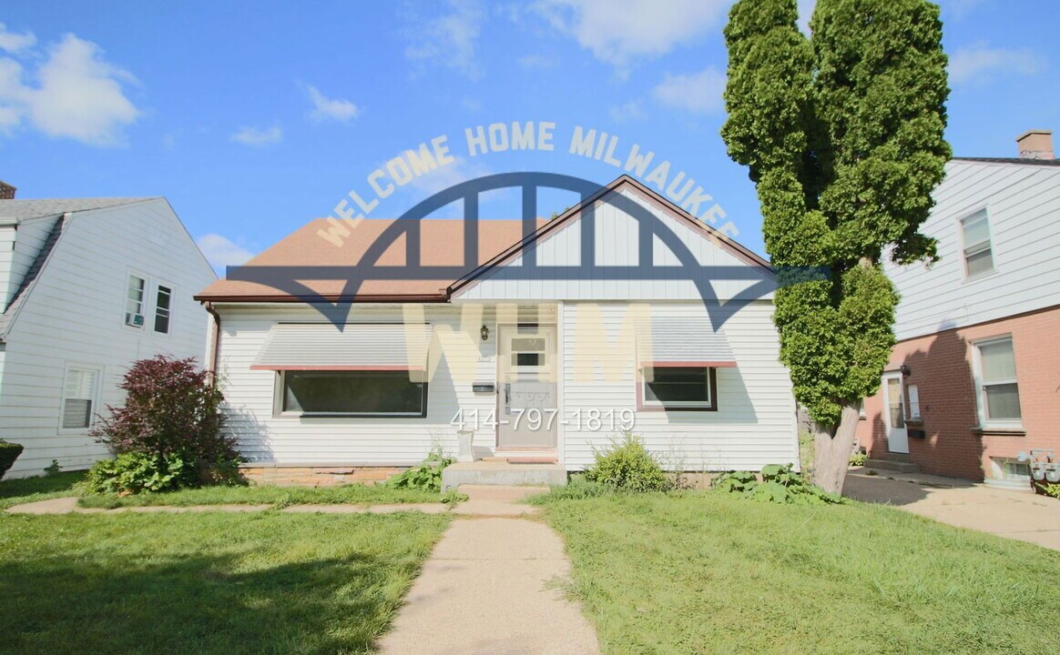 4253 N 63rd St in Milwaukee, WI - Building Photo