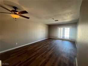 449 E Barrett St in Henderson, NV - Building Photo - Building Photo