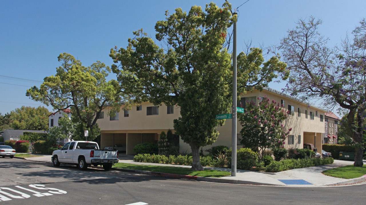 501 S 7th St in Burbank, CA - Building Photo