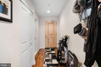 901 N Penn St, Unit F508 in Philadelphia, PA - Building Photo - Building Photo