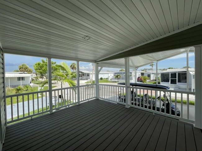 903 Desirade Ave E in Venice, FL - Building Photo - Building Photo