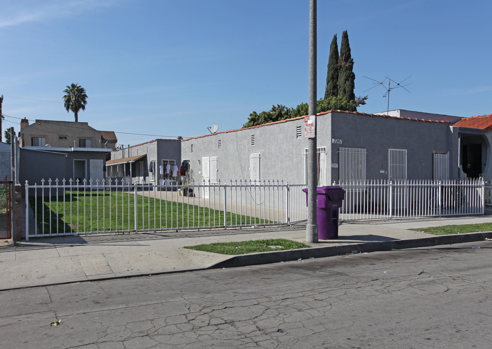 2247 Locust Ave in Long Beach, CA - Building Photo