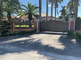 12500 SW 43rd St in Miami, FL - Building Photo