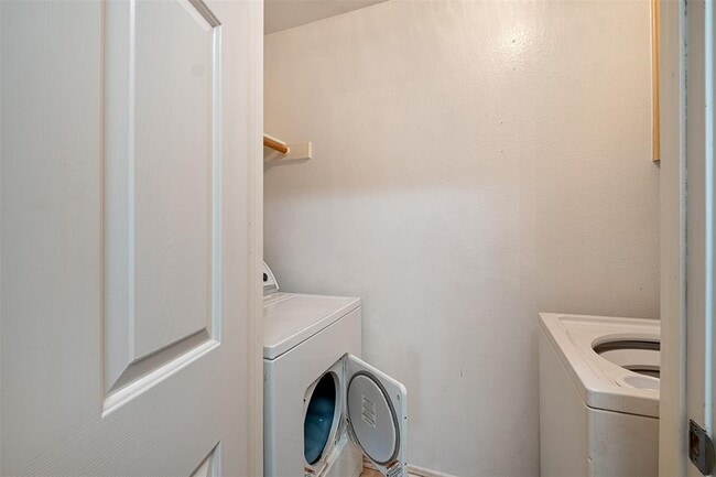 3012 Hill St in Round Rock, TX - Building Photo - Building Photo