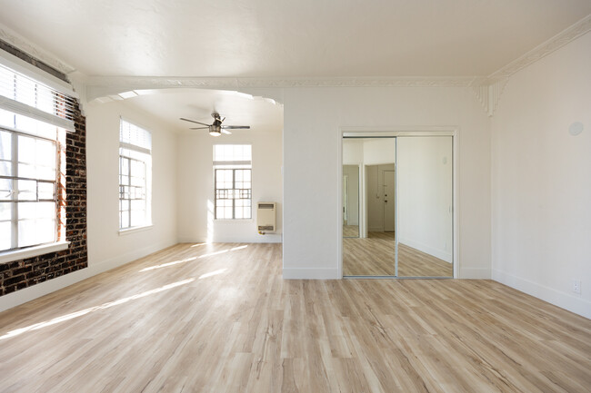 Spacious Apartment in Koreatown