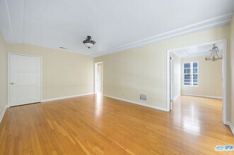 9425 W Olympic Blvd in Beverly Hills, CA - Building Photo - Building Photo