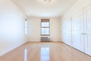 10 Regent St in Jersey City, NJ - Building Photo