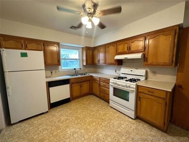 2443 N Quaker Ave in Tulsa, OK - Building Photo - Building Photo