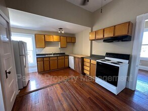 124 E Henry St in Savannah, GA - Building Photo - Building Photo